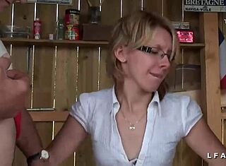Bitty sandy colored francaise a la chatte rasee et sodomisee dans 1 3some avec papy teen sex video